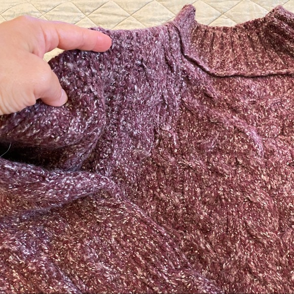 Free People Berry color Crop Slouch Sweater Size L - Picture 3 of 11